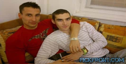 Gay Paar vor Webcam